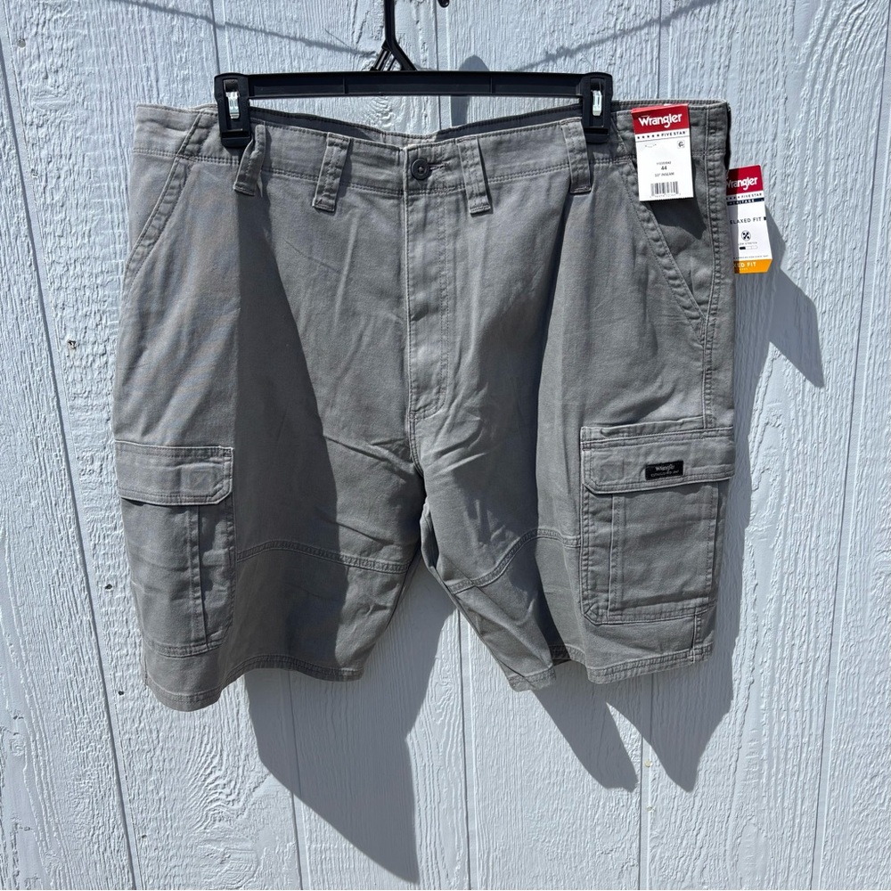 Wrangler Men's Light Gray Cargo Shorts with Utility Pockets